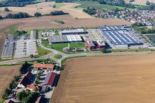 Vue oblique de Usine de fabrication de véhicules de Carthago Reisemobilbau GmbH à le quartier Unterrauhen in Aulendorf dans le département Bade-Wurtemberg, Allemagne