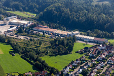 Vue aérienne de Fabrikstr à le quartier Mochenwangen in Wolpertswende dans le département Bade-Wurtemberg, Allemagne