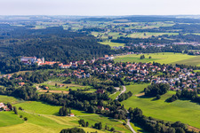 Vue aérienne de Château Wolfegg à le quartier Wassers in Wolfegg dans le département Bade-Wurtemberg, Allemagne