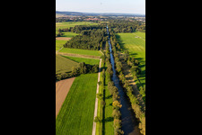 Vue aérienne de Cours rectiligne du Danube à le quartier Waldhausen in Altheim dans le département Bade-Wurtemberg, Allemagne