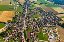 Vue aérienne de Vue d'ensemble de la ville depuis l'ouest à Langenenslingen dans le département Bade-Wurtemberg, Allemagne