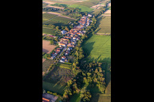 Vollmersweiler dans le département Rhénanie-Palatinat, Allemagne du point de vue du drone