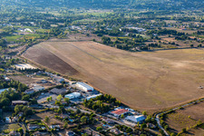Vue aérienne de Aérodrome de Tourrettes à Fayence dans le département Var, France