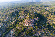 Callian dans le département Var, France vue d'en haut