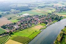 Vue aérienne de Les rives de la Meuse à Broekhuizen dans le département Limbourg, Pays-Bas