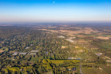 Vue aérienne de Quartier Les Écarts in Saint-Rémy-de-Provence dans le département Bouches du Rhône, France