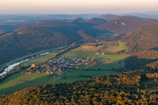 Vue aérienne de Vaire-Arcier dans le département Doubs, France