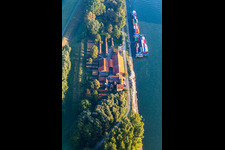 Vue aérienne de Musée de la Briqueterie Sondernheim au bord du Rhin à le quartier Sondernheim in Germersheim dans le département Rhénanie-Palatinat, Allemagne