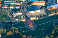 Vue aérienne de Bâtiment de défense des tranchées dans le parc municipal de Fronte Lamotte à Germersheim dans le département Rhénanie-Palatinat, Allemagne