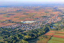 Bellheim dans le département Rhénanie-Palatinat, Allemagne vu d'un drone