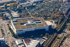 Magasin de meubles - marché de meubles de " IKEA Deutschland GmbH & Co. KG " sur Gerwigstraße - Weinweg - Durlacher Allee à le quartier Oststadt in Karlsruhe dans le département Bade-Wurtemberg, Allemagne depuis l'avion