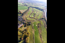 Terrain du parcours de golf Golfpark Karlsruhe GOLF absolu à le quartier Hohenwettersbach in Karlsruhe dans le département Bade-Wurtemberg, Allemagne hors des airs