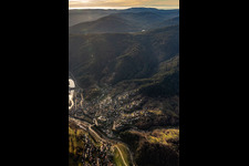 Vue aérienne de Vallée de la Murg à Forbach dans le département Bade-Wurtemberg, Allemagne