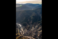 Vue aérienne de Vallée de la Murg à Forbach dans le département Bade-Wurtemberg, Allemagne