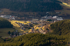 Vue aérienne de Studio de salle de bains Schindele dans la vallée de la Murg à le quartier Steinäckerle in Baiersbronn dans le département Bade-Wurtemberg, Allemagne
