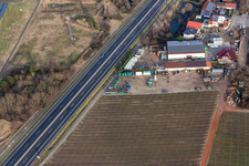 Vue aérienne de Zone commerciale In der Nauroth, protection contre le bruit industriel GOWA à Ellerstadt dans le département Rhénanie-Palatinat, Allemagne