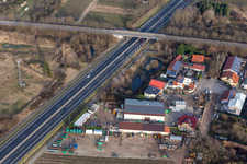 Vue oblique de Zone commerciale In der Nauroth, protection contre le bruit industriel GOWA à Ellerstadt dans le département Rhénanie-Palatinat, Allemagne
