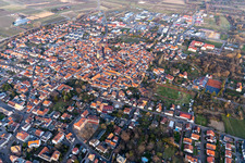 Freinsheim dans le département Rhénanie-Palatinat, Allemagne depuis l'avion