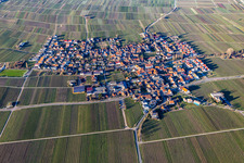Vue aérienne de Ville viticole baroque à Hainfeld dans le département Rhénanie-Palatinat, Allemagne