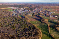 Bellheim dans le département Rhénanie-Palatinat, Allemagne vu d'un drone