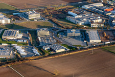Vue aérienne de ITK Engineering GmbH, Kardex Software GmbH, Groupe MTS à Rülzheim dans le département Rhénanie-Palatinat, Allemagne