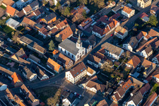 Photographie aérienne de Église protestante Westheim - Paroisse Westheim-Lingenfeld à Westheim dans le département Rhénanie-Palatinat, Allemagne