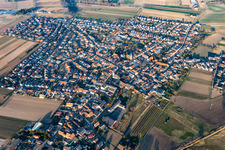 Quartier Mechtersheim in Römerberg dans le département Rhénanie-Palatinat, Allemagne vu d'un drone