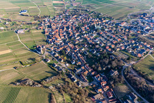 Quartier Rechtenbach in Schweigen-Rechtenbach dans le département Rhénanie-Palatinat, Allemagne du point de vue du drone