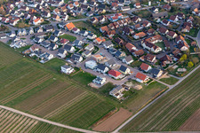 Insheim dans le département Rhénanie-Palatinat, Allemagne depuis l'avion