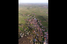 Vue d'oiseau de Leinsweiler dans le département Rhénanie-Palatinat, Allemagne