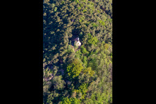 Vue oblique de Chapelle du Wetterkreuzberg à Maikammer dans le département Rhénanie-Palatinat, Allemagne