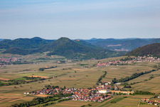 Böchingen dans le département Rhénanie-Palatinat, Allemagne du point de vue du drone