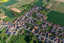 Quartier Kleinsteinfeld in Niederotterbach dans le département Rhénanie-Palatinat, Allemagne du point de vue du drone