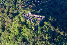 Vue aérienne de Ruines du château de Lindelbrunn à Vorderweidenthal à Vorderweidenthal dans le département Rhénanie-Palatinat, Allemagne