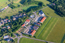 Vue aérienne de Marchés commerciaux à la frontière française à Berg dans le département Rhénanie-Palatinat, Allemagne