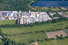 Vue aérienne de Mall GmbH, Exklusiv Systeme OHG Ettlingen, KLINGELNBERG GmbH en Bruchhausen à le quartier Bruchhausen in Ettlingen dans le département Bade-Wurtemberg, Allemagne