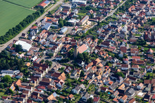 Vue aérienne de Église catholique de Saint-Léodegar à Steinfeld dans le département Rhénanie-Palatinat, Allemagne