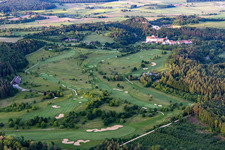 Le Country Club Schloss Langenstein - Le parcours de golf au bord du lac de Constance à le quartier Orsingen in Orsingen-Nenzingen dans le département Bade-Wurtemberg, Allemagne vue du ciel