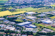 Vue aérienne de Zone industrielle avec thyssenkrupp Schulte GmbH, GRIESHABER Logistik GmbH et PFEIFFER & MAY Weingarten GmbH + Co. KG à Weingarten bei Ravensburg dans le département Bade-Wurtemberg, Allemagne