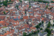 Vue aérienne de Vieille ville historique avec Blaserturm et Schwörsaal à Ravensburg dans le département Bade-Wurtemberg, Allemagne