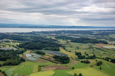 Vue aérienne de Panorama du lac de Constance depuis à le quartier Manzell in Friedrichshafen dans le département Bade-Wurtemberg, Allemagne