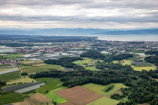Vue aérienne de Ailingen à le quartier Oberailingen in Friedrichshafen dans le département Bade-Wurtemberg, Allemagne