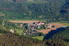 Vue aérienne de Archiabbaye bénédictine de Saint-Martin / Monastère Beuron à Beuron dans le département Bade-Wurtemberg, Allemagne