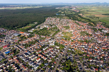 Rülzheim dans le département Rhénanie-Palatinat, Allemagne du point de vue du drone