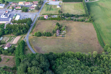 Vue aérienne de Le Piquet à Semur-en-Vallon dans le département Sarthe, France