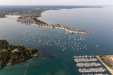 Vue aérienne de Demi-île Île-Tudy en Bretagne à Île-Tudy dans le département Finistère, France