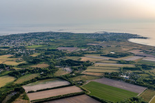 Vue aérienne de Quartier St-Guenole-St Pierre in Penmarch dans le département Finistère, France