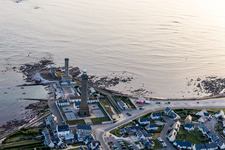 Vue aérienne de Phare d'Eckmühl et le vieux phare de Penmarch à le quartier St-Guenole-St Pierre in Penmarch dans le département Finistère, France