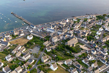 Vue aérienne de Estacade de Kérity à le quartier Penmarc'h-Kerity in Penmarch dans le département Finistère, France