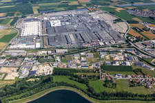 Vue aérienne de Usine BMW 2.40 sur l'Isar à le quartier Höfen in Dingolfing dans le département Bavière, Allemagne